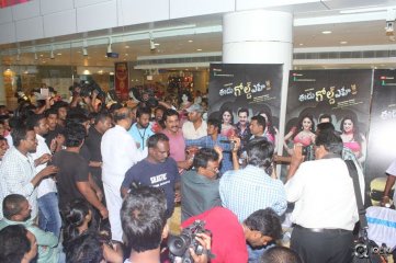Eedu Gold Ehe Movie Team At CMR Mall In Vizag
